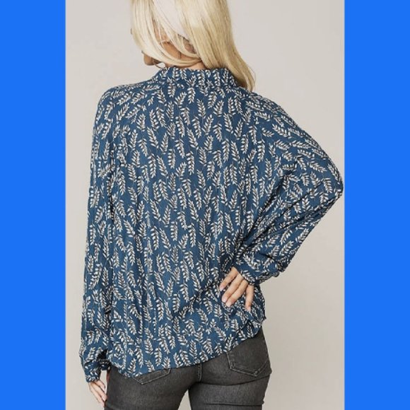 New GIGIO Size M L Indigo Blue Cream Leaf Print Button Down Front Tie Top - Picture 3 of 5